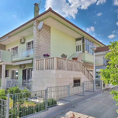 Awesome In With Kitchen Apartment