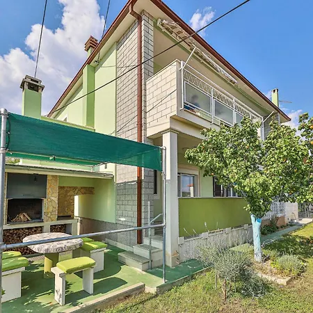 Awesome In With Kitchen Apartment *